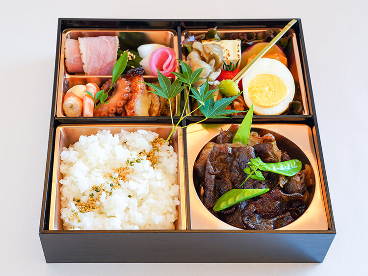 秋限定の紅葉弁当