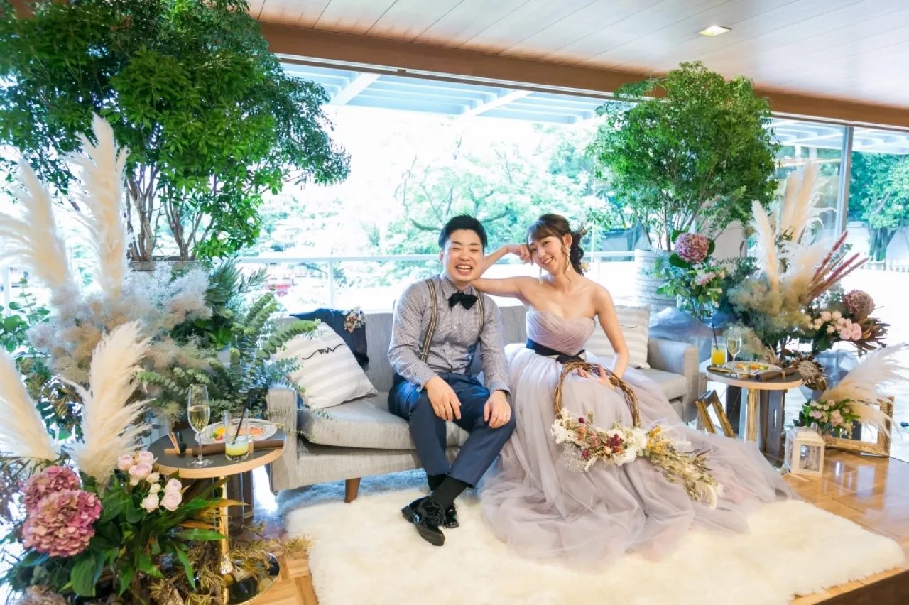 \リラックスモードの新郎新婦様/